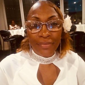 Meet your Posher, Ayesha